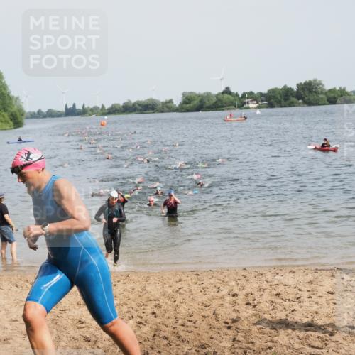 21.06.2025 - 27. Vierlanden-Triathlon MichiJ http://msf.ph/oto/8012162 15.06.2026 10:14:37 Schwimmen 546, 559, 609, 615 meine-sportfotos.de