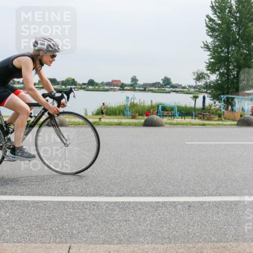 15.06.2025 - 27. Vierlanden-Triathlon H.Heesch http://msf.ph/oto/8012179 15.06.2025 11:06:07 Radfahren 220, 569, 732 meine-sportfotos.de