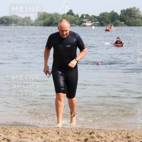 15.06.2025 - 27. Vierlanden-Triathlon Lena Gebhardt http://msf.ph/oto/8012180 15.06.2025 10:09:59 Schwimmen 466 meine-sportfotos.de