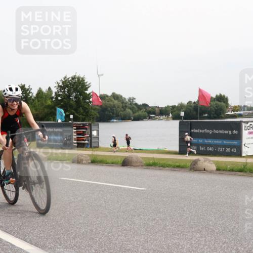 15.06.2025 - 27. Vierlanden-Triathlon H.Heesch http://msf.ph/oto/8012186 15.06.2025 11:06:44 Radfahren 533 meine-sportfotos.de
