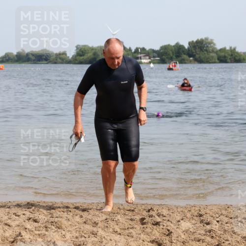 15.06.2025 - 27. Vierlanden-Triathlon Lena Gebhardt http://msf.ph/oto/8012188 15.06.2025 10:10:00 Schwimmen 466 meine-sportfotos.de