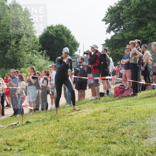 15.06.2025 - 27. Vierlanden-Triathlon KatJ http://msf.ph/oto/8012189 15.06.2025 10:14:02 Schwimmen 472, 475, 490, 540 meine-sportfotos.de