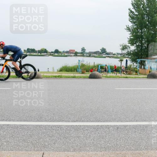 15.06.2025 - 27. Vierlanden-Triathlon H.Heesch http://msf.ph/oto/8012192 15.06.2025 11:06:09 Radfahren 220, 223, 569, 697, 732 meine-sportfotos.de