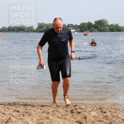 15.06.2025 - 27. Vierlanden-Triathlon Lena Gebhardt http://msf.ph/oto/8012197 15.06.2025 10:10:00 Schwimmen 466 meine-sportfotos.de