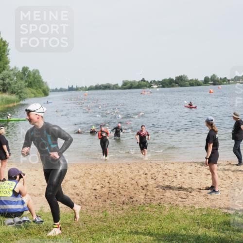 21.06.2025 - 27. Vierlanden-Triathlon MichiJ http://msf.ph/oto/8012222 15.06.2026 10:14:41 Schwimmen 546, 559, 609, 615 meine-sportfotos.de