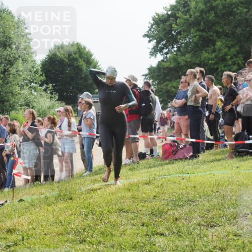 15.06.2025 - 27. Vierlanden-Triathlon KatJ http://msf.ph/oto/8012237 15.06.2025 10:14:03 Schwimmen 472, 475, 490, 540 meine-sportfotos.de