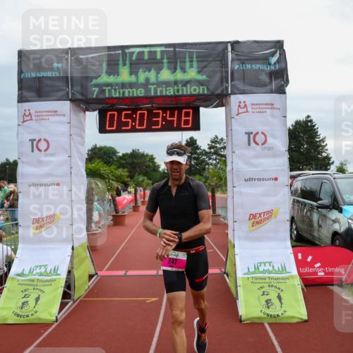15.06.2025 - 7 Türme Triathlon Michael Strokosch http://msf.ph/oto/8012248 15.06.2025 15:03:47 Ziel 247 meine-sportfotos.de