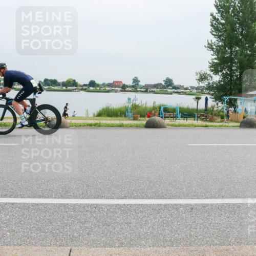 15.06.2025 - 27. Vierlanden-Triathlon H.Heesch http://msf.ph/oto/8012257 15.06.2025 11:06:14 Radfahren 206, 223, 697, 705, 760 meine-sportfotos.de
