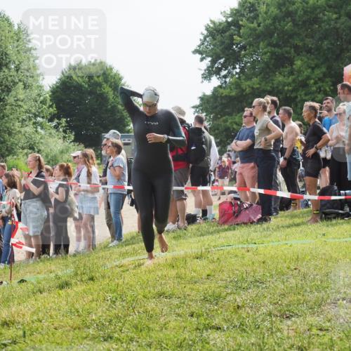 15.06.2025 - 27. Vierlanden-Triathlon KatJ http://msf.ph/oto/8012260 15.06.2025 10:14:03 Schwimmen 472, 475, 490, 540 meine-sportfotos.de