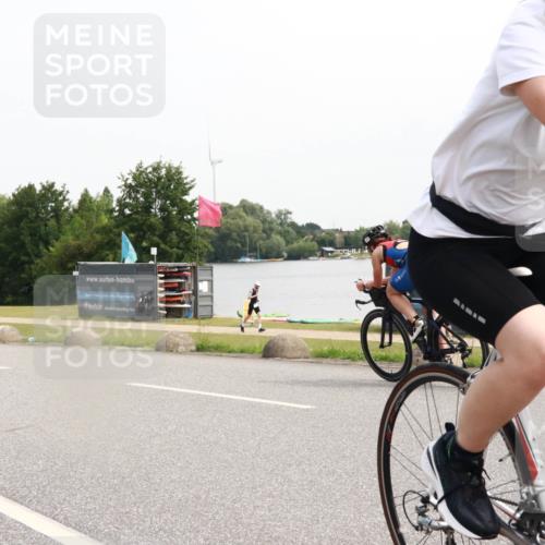 15.06.2025 - 27. Vierlanden-Triathlon H.Heesch http://msf.ph/oto/8012267 15.06.2025 11:06:53 Radfahren 21, 214, 227, 593, 691 meine-sportfotos.de