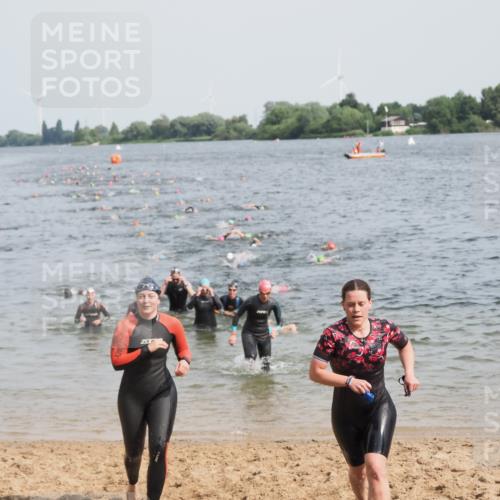 21.06.2025 - 27. Vierlanden-Triathlon MichiJ http://msf.ph/oto/8012271 15.06.2026 10:14:44 Schwimmen 546, 559, 608, 609 meine-sportfotos.de
