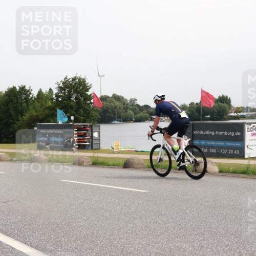 15.06.2025 - 27. Vierlanden-Triathlon H.Heesch http://msf.ph/oto/8012278 15.06.2025 11:07:02 Radfahren 226, 549, 642 meine-sportfotos.de