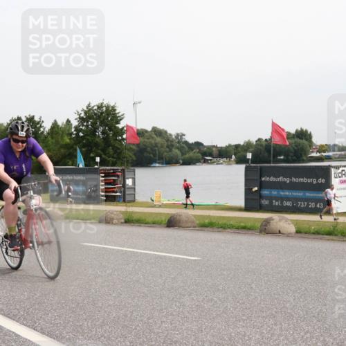 15.06.2025 - 27. Vierlanden-Triathlon H.Heesch http://msf.ph/oto/8012295 15.06.2025 11:07:03 Radfahren 549, 642 meine-sportfotos.de