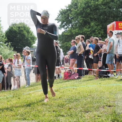 15.06.2025 - 27. Vierlanden-Triathlon KatJ http://msf.ph/oto/8012311 15.06.2025 10:14:04 Schwimmen 472, 475, 490 meine-sportfotos.de
