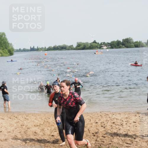 21.06.2025 - 27. Vierlanden-Triathlon MichiJ http://msf.ph/oto/8012316 15.06.2026 10:14:45 Schwimmen 546, 559, 593, 608, 609 meine-sportfotos.de