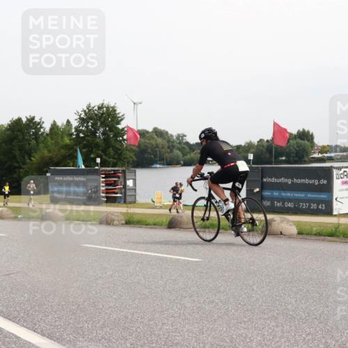 15.06.2025 - 27. Vierlanden-Triathlon H.Heesch http://msf.ph/oto/8012318 15.06.2025 11:07:10 Radfahren 636, 642 meine-sportfotos.de