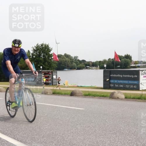 15.06.2025 - 27. Vierlanden-Triathlon H.Heesch http://msf.ph/oto/8012326 15.06.2025 11:07:14 Radfahren 405, 636 meine-sportfotos.de
