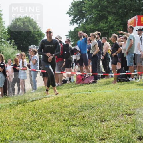 15.06.2025 - 27. Vierlanden-Triathlon KatJ http://msf.ph/oto/8012369 15.06.2025 10:14:07 Schwimmen 472, 475, 632 meine-sportfotos.de