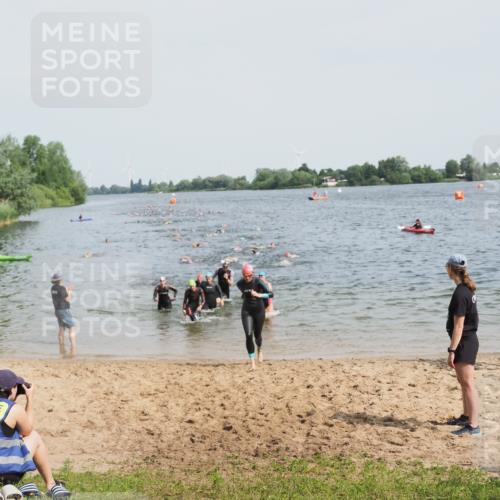 21.06.2025 - 27. Vierlanden-Triathlon MichiJ http://msf.ph/oto/8012370 15.06.2026 10:14:47 Schwimmen 476, 546, 559, 593, 608, 609, 1397 meine-sportfotos.de