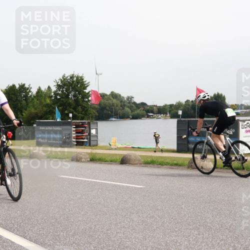 15.06.2025 - 27. Vierlanden-Triathlon H.Heesch http://msf.ph/oto/8012371 15.06.2025 11:07:49 Radfahren 492, 515, 550, 710, 741 meine-sportfotos.de