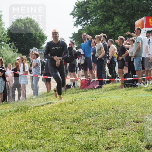 15.06.2025 - 27. Vierlanden-Triathlon KatJ http://msf.ph/oto/8012375 15.06.2025 10:14:07 Schwimmen 472, 475, 632 meine-sportfotos.de