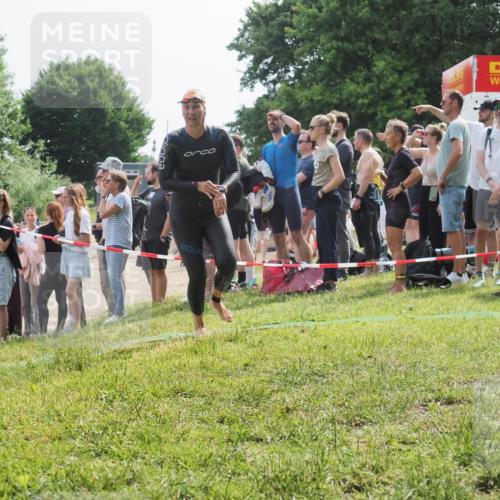 15.06.2025 - 27. Vierlanden-Triathlon KatJ http://msf.ph/oto/8012382 15.06.2025 10:14:07 Schwimmen 472, 475, 632 meine-sportfotos.de