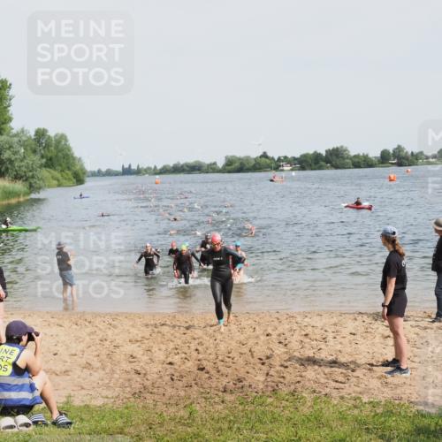 21.06.2025 - 27. Vierlanden-Triathlon MichiJ http://msf.ph/oto/8012392 15.06.2026 10:14:48 Schwimmen 476, 546, 559, 593, 608, 609, 1397 meine-sportfotos.de