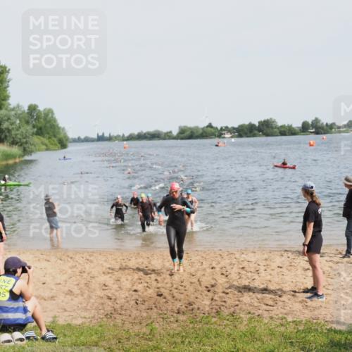 21.06.2025 - 27. Vierlanden-Triathlon MichiJ http://msf.ph/oto/8012404 15.06.2026 10:14:49 Schwimmen 476, 521, 525, 546, 559, 593, 608, 1397 meine-sportfotos.de