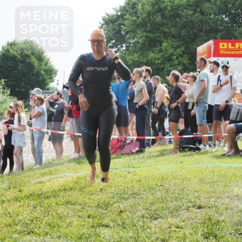15.06.2025 - 27. Vierlanden-Triathlon KatJ http://msf.ph/oto/8012428 15.06.2025 10:14:08 Schwimmen 472, 475, 632 meine-sportfotos.de