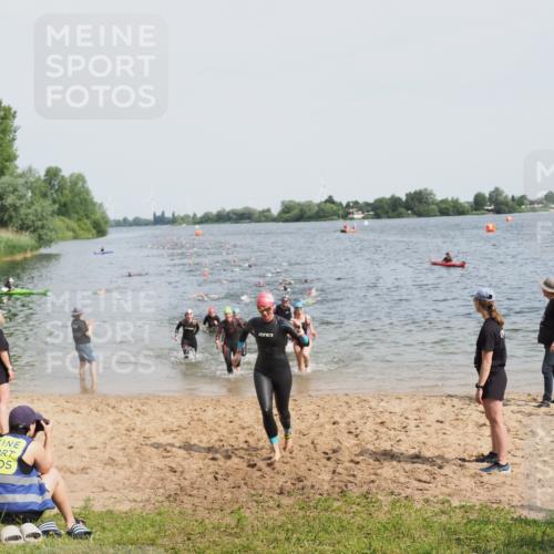 21.06.2025 - 27. Vierlanden-Triathlon MichiJ http://msf.ph/oto/8012433 15.06.2026 10:14:50 Schwimmen 476, 521, 525, 546, 559, 570, 593, 608, 1397 meine-sportfotos.de