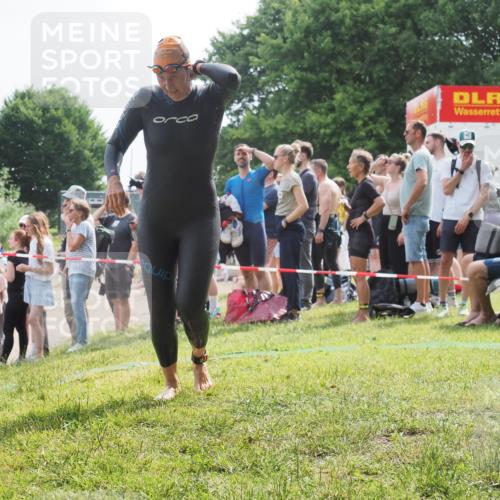 15.06.2025 - 27. Vierlanden-Triathlon KatJ http://msf.ph/oto/8012462 15.06.2025 10:14:08 Schwimmen 472, 475, 632 meine-sportfotos.de