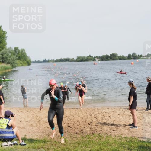 21.06.2025 - 27. Vierlanden-Triathlon MichiJ http://msf.ph/oto/8012463 15.06.2026 10:14:51 Schwimmen 476, 521, 525, 546, 559, 570, 593, 608, 1397 meine-sportfotos.de
