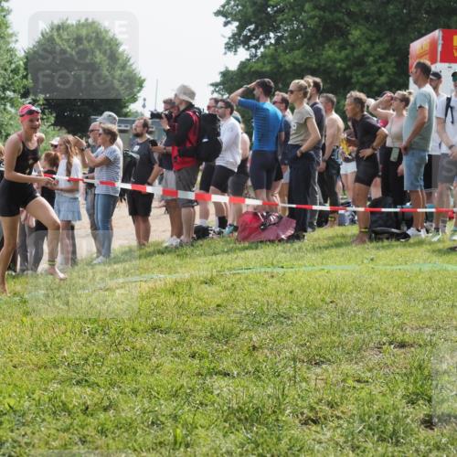 15.06.2025 - 27. Vierlanden-Triathlon KatJ http://msf.ph/oto/8012471 15.06.2025 10:14:13 Schwimmen 475, 632 meine-sportfotos.de