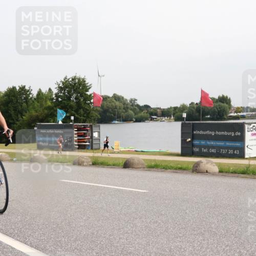 15.06.2025 - 27. Vierlanden-Triathlon H.Heesch http://msf.ph/oto/8012472 15.06.2025 11:08:20 Radfahren 191, 295, 743 meine-sportfotos.de