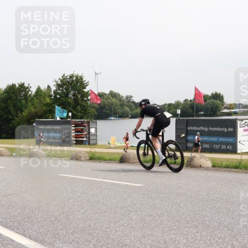 15.06.2025 - 27. Vierlanden-Triathlon H.Heesch http://msf.ph/oto/8012485 15.06.2025 11:08:23 Radfahren 191, 295, 662, 743 meine-sportfotos.de
