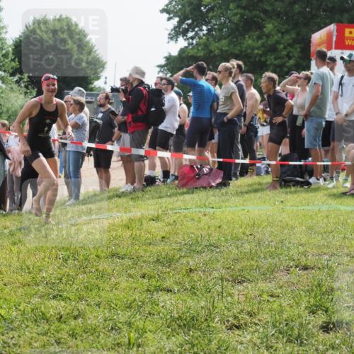 15.06.2025 - 27. Vierlanden-Triathlon KatJ http://msf.ph/oto/8012487 15.06.2025 10:14:13 Schwimmen 475, 632 meine-sportfotos.de