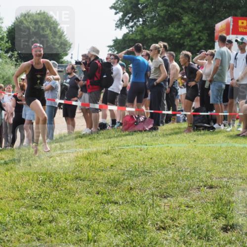 15.06.2025 - 27. Vierlanden-Triathlon KatJ http://msf.ph/oto/8012501 15.06.2025 10:14:13 Schwimmen 475, 632 meine-sportfotos.de