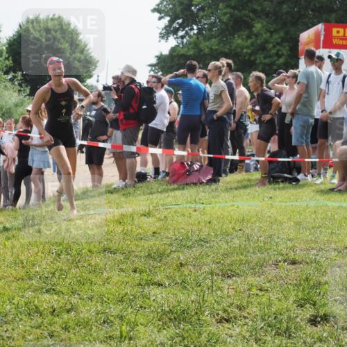 15.06.2025 - 27. Vierlanden-Triathlon KatJ http://msf.ph/oto/8012512 15.06.2025 10:14:14 Schwimmen 475, 632 meine-sportfotos.de