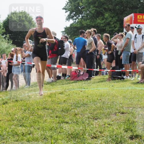15.06.2025 - 27. Vierlanden-Triathlon KatJ http://msf.ph/oto/8012520 15.06.2025 10:14:14 Schwimmen 475, 632 meine-sportfotos.de