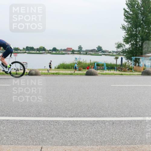 15.06.2025 - 27. Vierlanden-Triathlon H.Heesch http://msf.ph/oto/8012524 15.06.2025 11:07:01 Radfahren 549, 642 meine-sportfotos.de