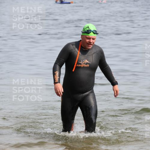 15.06.2025 - 27. Vierlanden-Triathlon Lena Gebhardt http://msf.ph/oto/8012527 15.06.2025 10:10:52 Schwimmen  meine-sportfotos.de