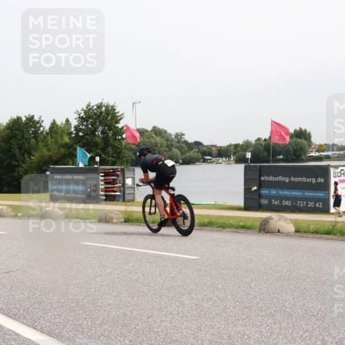 15.06.2025 - 27. Vierlanden-Triathlon H.Heesch http://msf.ph/oto/8012528 15.06.2025 11:08:30 Radfahren 662, 738 meine-sportfotos.de