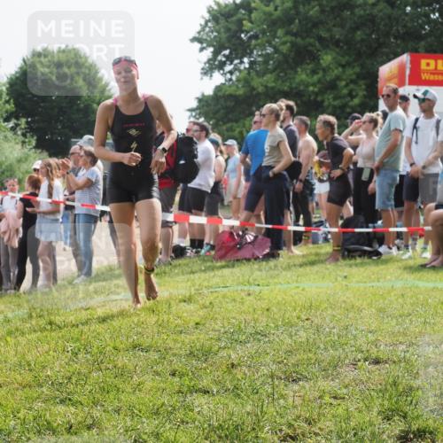 15.06.2025 - 27. Vierlanden-Triathlon KatJ http://msf.ph/oto/8012540 15.06.2025 10:14:14 Schwimmen 475, 632 meine-sportfotos.de