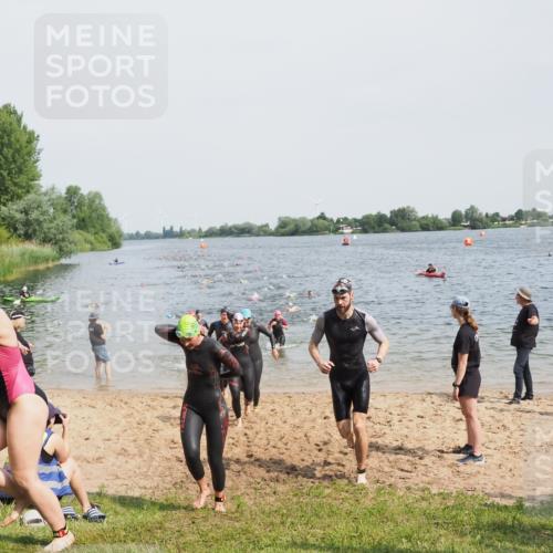 21.06.2025 - 27. Vierlanden-Triathlon MichiJ http://msf.ph/oto/8012543 15.06.2026 10:14:55 Schwimmen 476, 521, 525, 528, 570, 592, 593, 605, 608, 1397 meine-sportfotos.de