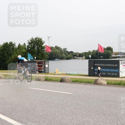 15.06.2025 - 27. Vierlanden-Triathlon H.Heesch http://msf.ph/oto/8012545 15.06.2025 11:08:32 Radfahren 722, 727, 738 meine-sportfotos.de