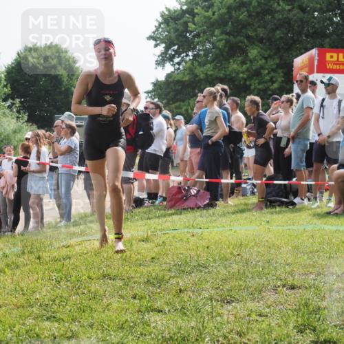 15.06.2025 - 27. Vierlanden-Triathlon KatJ http://msf.ph/oto/8012551 15.06.2025 10:14:15 Schwimmen 475, 632 meine-sportfotos.de