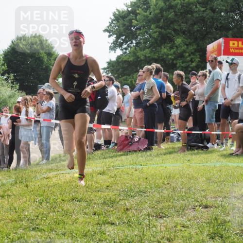 15.06.2025 - 27. Vierlanden-Triathlon KatJ http://msf.ph/oto/8012559 15.06.2025 10:14:15 Schwimmen 475, 632 meine-sportfotos.de