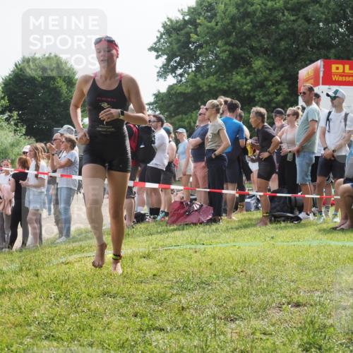 15.06.2025 - 27. Vierlanden-Triathlon KatJ http://msf.ph/oto/8012565 15.06.2025 10:14:15 Schwimmen 475, 632 meine-sportfotos.de