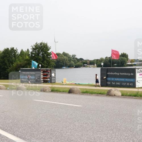 15.06.2025 - 27. Vierlanden-Triathlon H.Heesch http://msf.ph/oto/8012566 15.06.2025 11:08:34 Radfahren 722, 727 meine-sportfotos.de