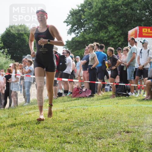 15.06.2025 - 27. Vierlanden-Triathlon KatJ http://msf.ph/oto/8012570 15.06.2025 10:14:15 Schwimmen 475, 632 meine-sportfotos.de